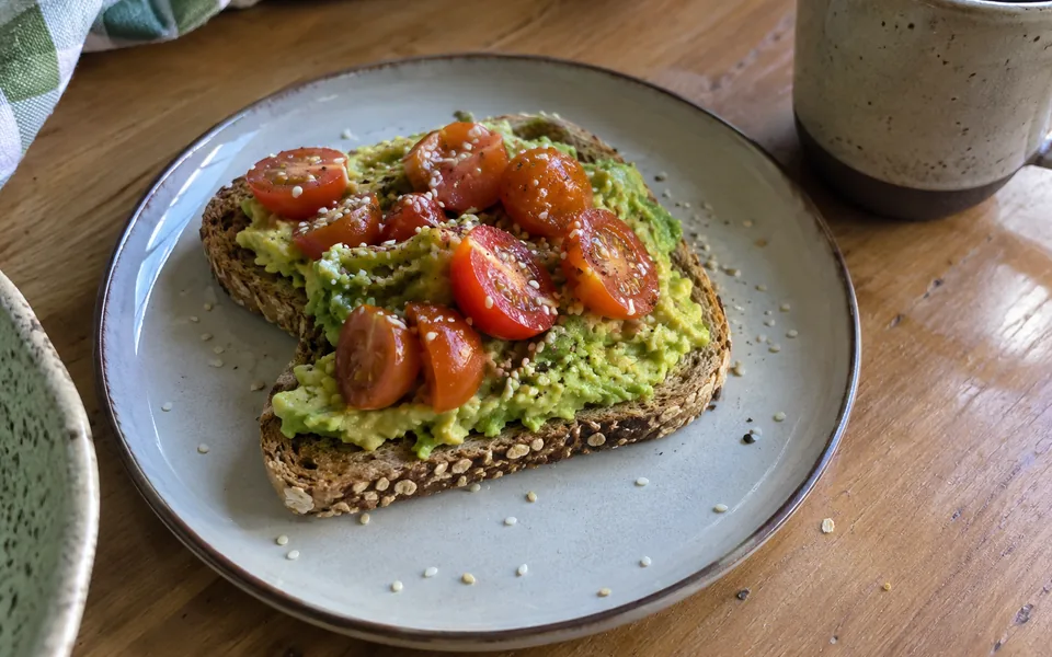 Tostada integral con aguacate